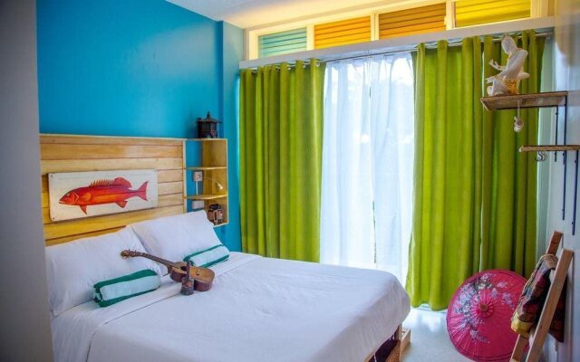 Flotsam & Jetsam Artist Beach Hostel