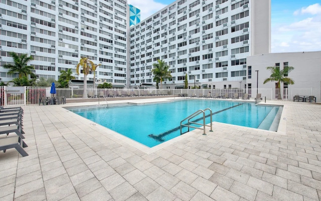 FRONTDESK The Wayland Apts Downtown St Pete