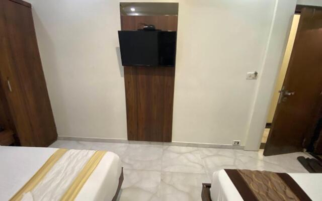 Hotel Palace Residency near Lokmanya Tilak Terminus