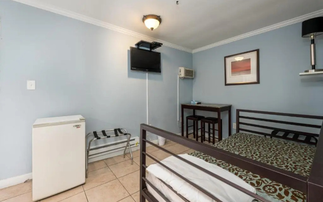 Boardwalk Hotel Charlee & Beach House Rentals