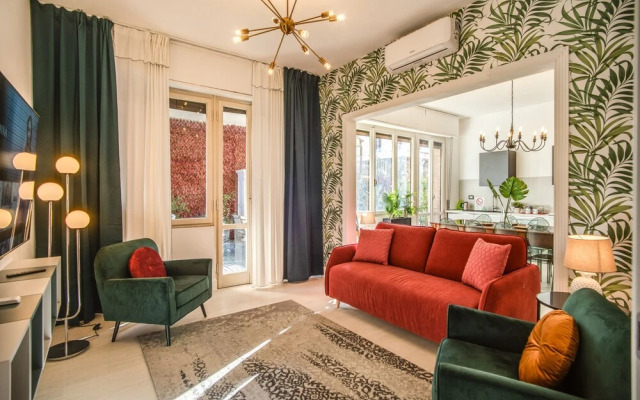 AwesHome White Mirror Apartment&Terrace