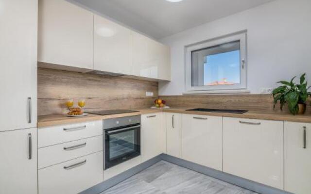 Elle Luxury Apartments Vanta?I?I