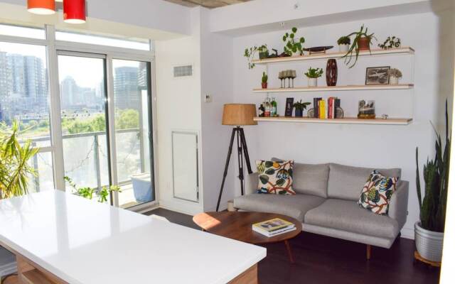 Modern Queen West 2 Bedroom and 2 Bathroom