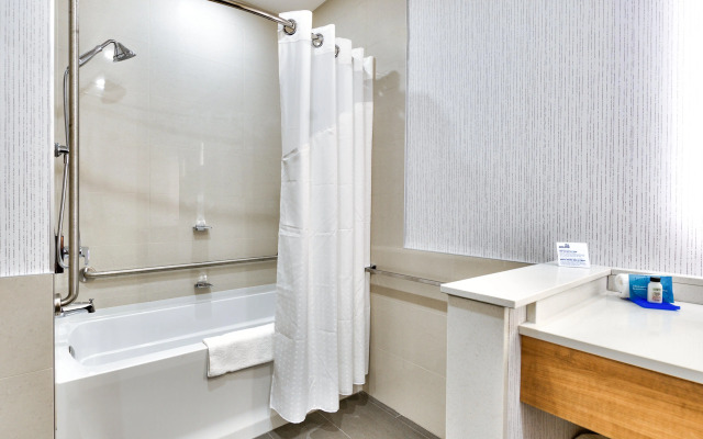 Holiday Inn Express & Suites Trois Rivieres Ouest by IHG