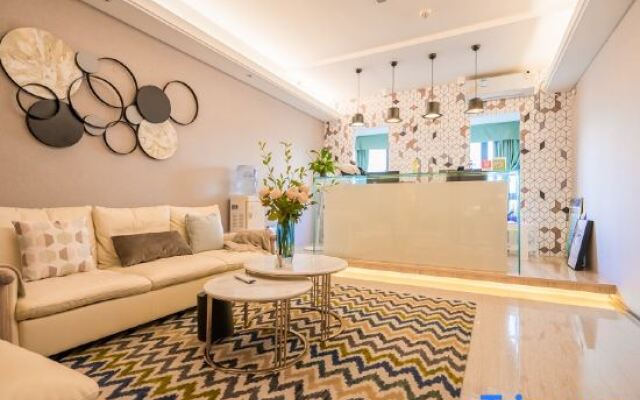 Xinyang Celebrity Art Hotel