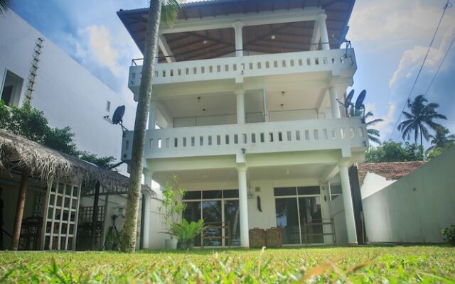 Tharanga Surfing Villa