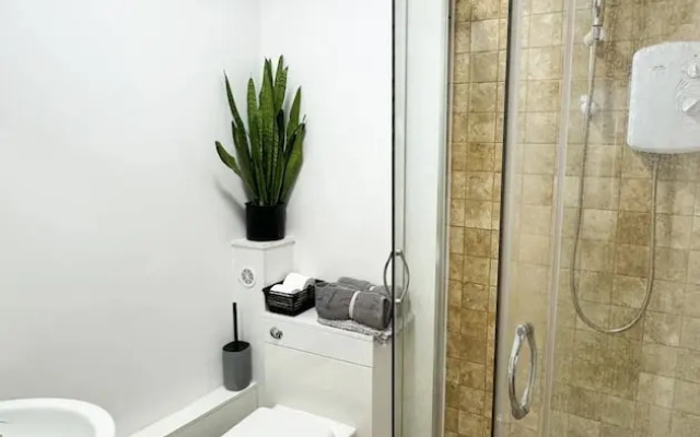 London Stylish 1 Bedroom Apartment With Garden