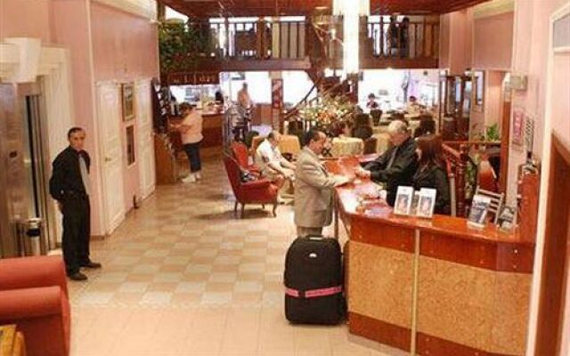 Art Deco Hotel And Suites