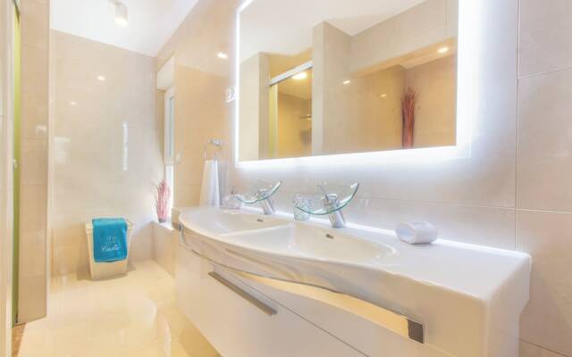 Luxury at Villa Cama - Your Dream Vacation Rental!