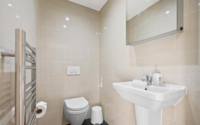 Three Bedroom Apartment in Hoxton