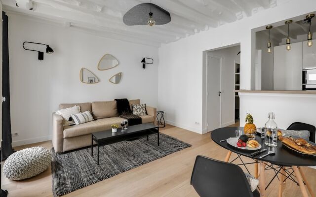 Beautiful new Apartment in a Pedestrian Street, Near Champs Elysees