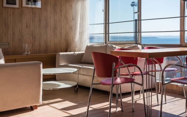 #Halu! - Spacious Home with Sea View