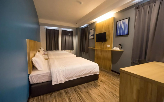 3-Plus Hotel