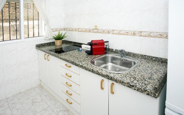 1 Line Beach and Sun