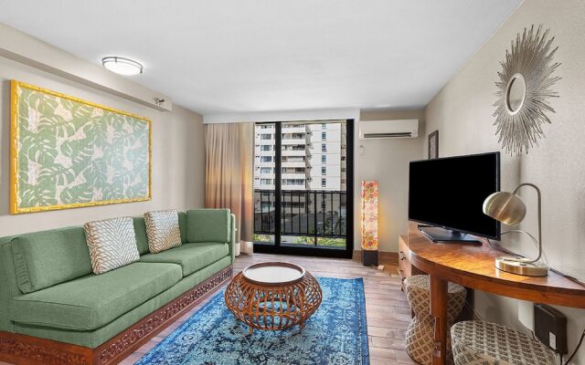 The Bamboo Waikiki 704