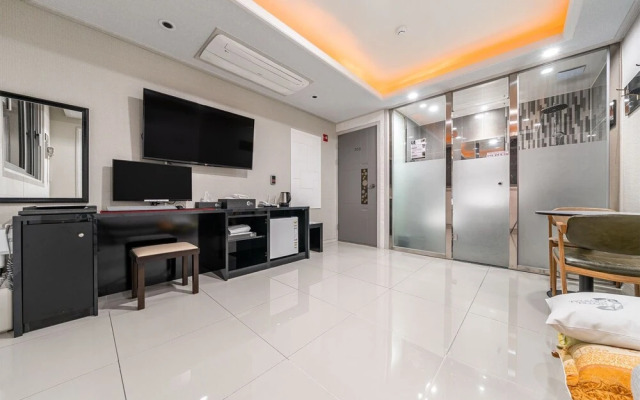 Incheon (Geomdan) Crystal Hotel
