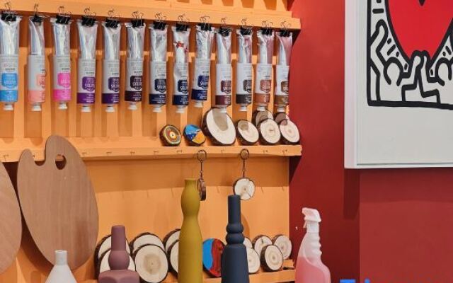 Sanya Yomovo – Bridge House Art Inn