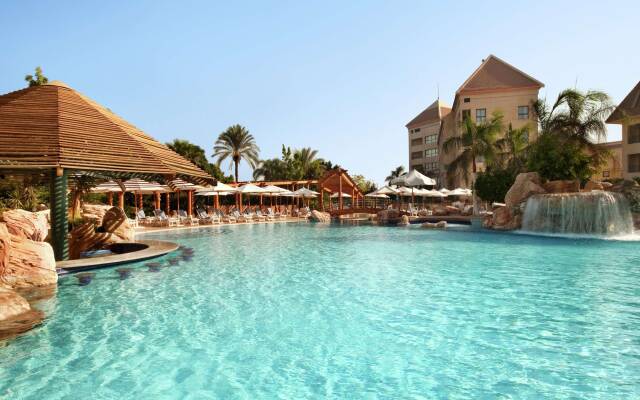 Hilton Pyramids Golf