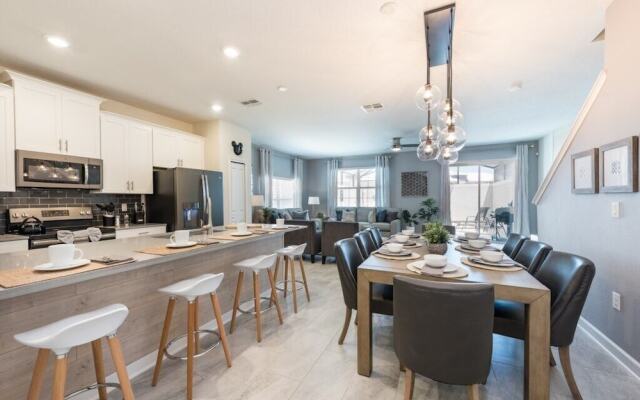 Champions Gate -luxurious 5 Bedroom! Townhouse