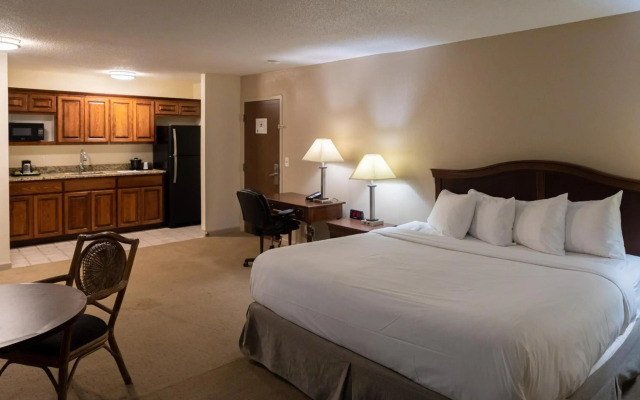 Cottonwood Suites Savannah Hotel & Conference Center