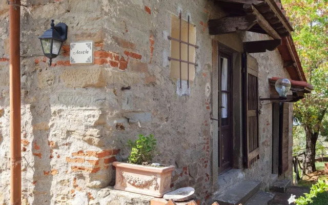 Farmhouse in Castelfranco Piandisco With Garden