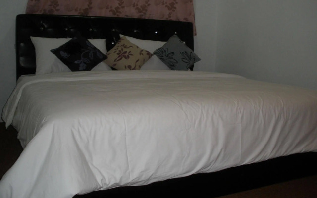 OYO 90037 The 7 Lodge Tambunan