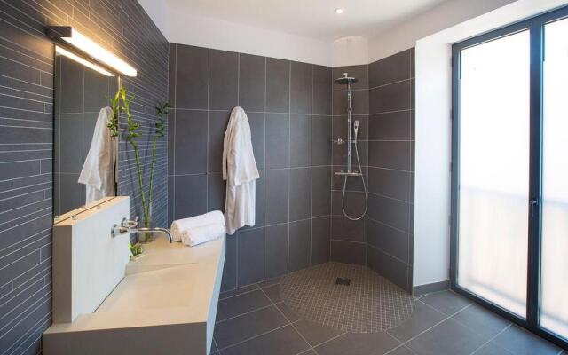 Maison Les Fleurines By Logis