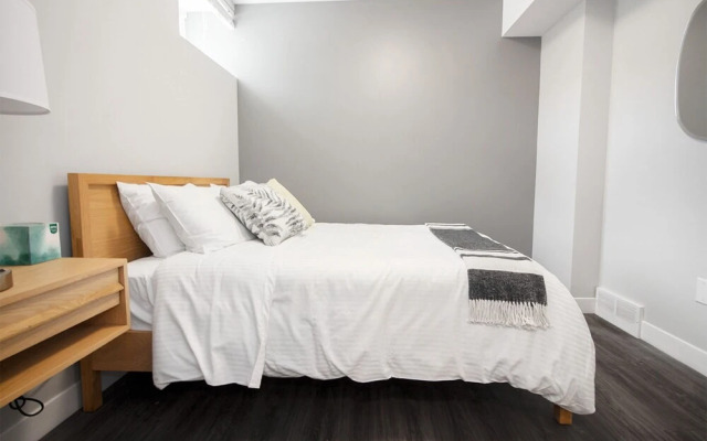 Modern 3BR Unit on Jessie Ave With Insuite Laundry