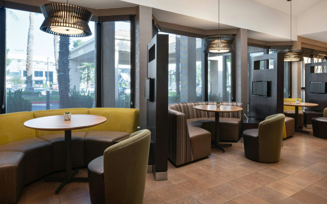 Courtyard by Marriott Las Vegas Convention Center