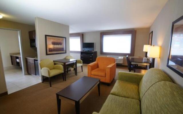 Creekside Hotel & Suites