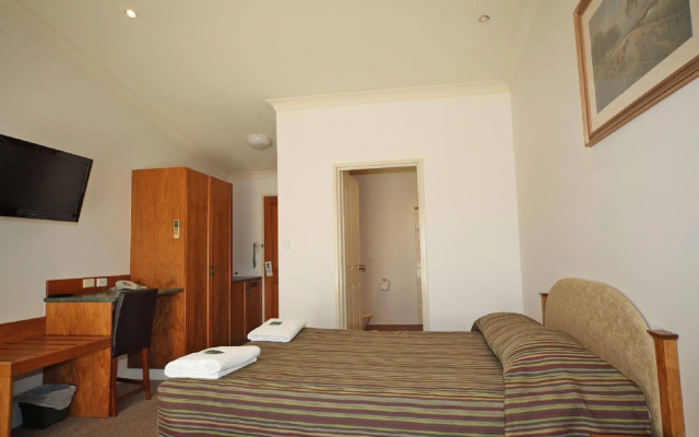 Emerald Explorers Inn