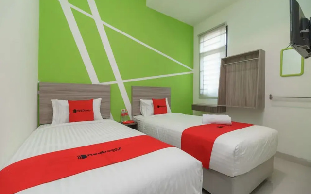 RedDoorz Plus near UIN Raden Fatah Palembang