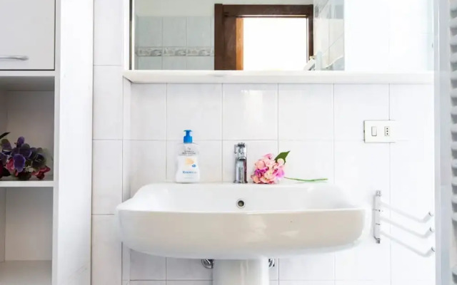 Pisani 4 in Monza With 1 Bathrooms