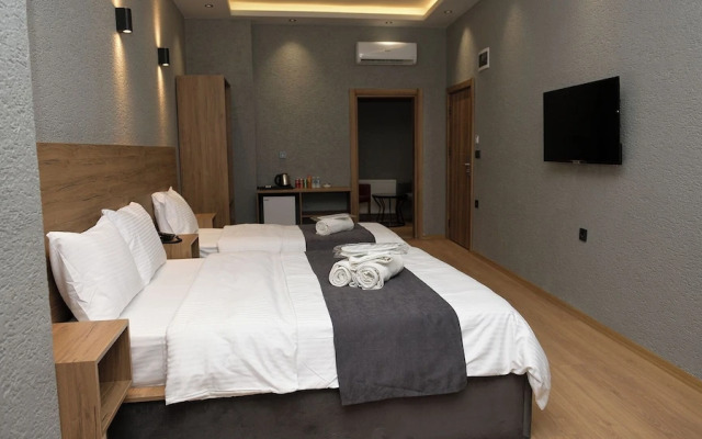 Daymonth Hotel