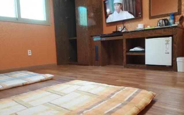 Naro Hotel