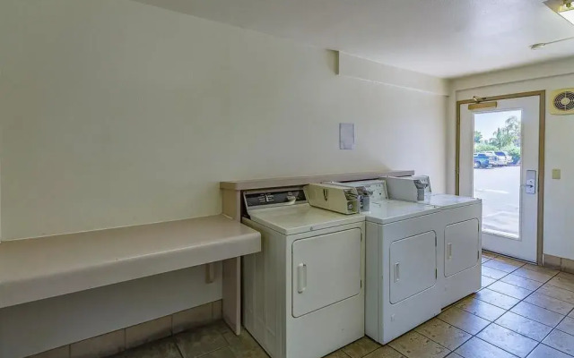 Motel 6-Fresno, CA - Yosemite Hwy
