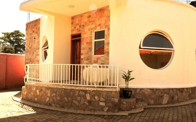 Victoria Lake View Guest House & Safaris