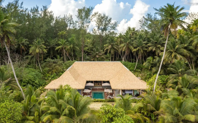 Alphonse Island Resort