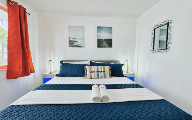 NEW Top Location King bed Free Parking