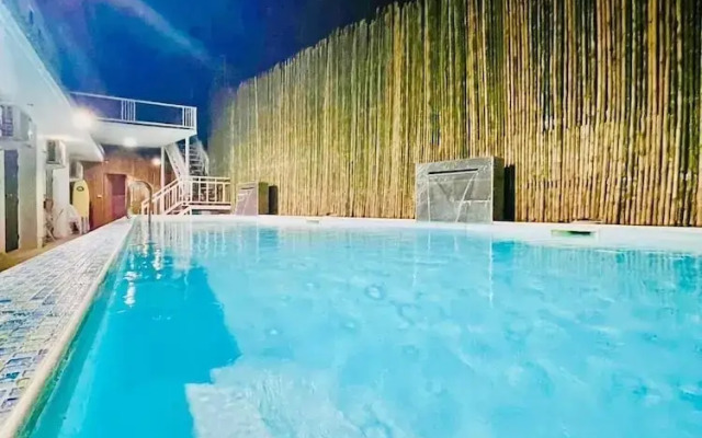 The leaf&pool hostel