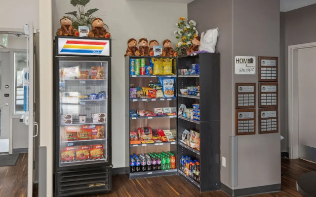 Home Inn and Suites Regina Airport