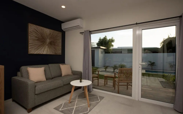 NEW - Cozy Modern One Bedroom Close to Beach