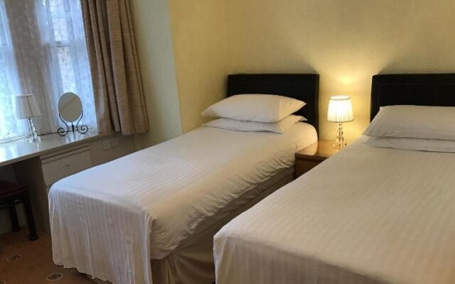Churchills Hotel