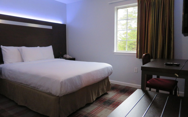 Luxbury Inn & Suites
