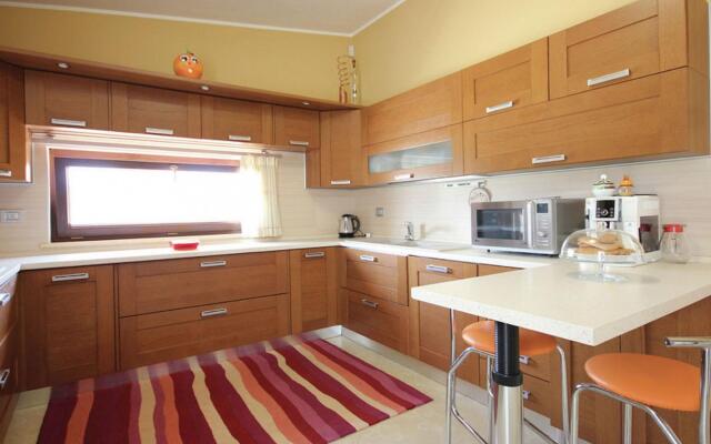 villa with private pool and air conditioning