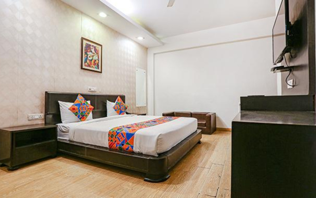 FabHotel Premium Nest