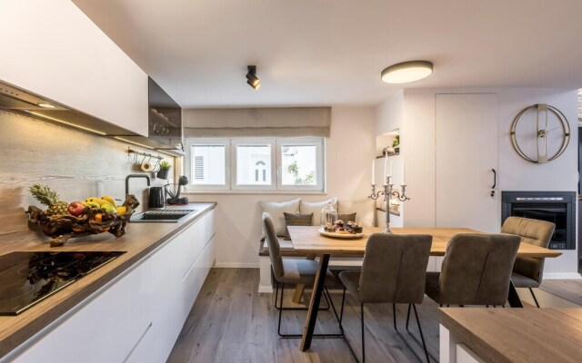 Amazing Home in Supetar With Jacuzzi, Wifi and 2 Bedrooms