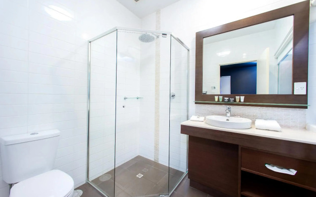 Sfera's Park Suites & Convention Centre