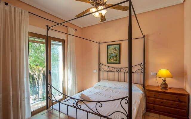 Villa - 4 Bedrooms with Pool and WiFi - 106398