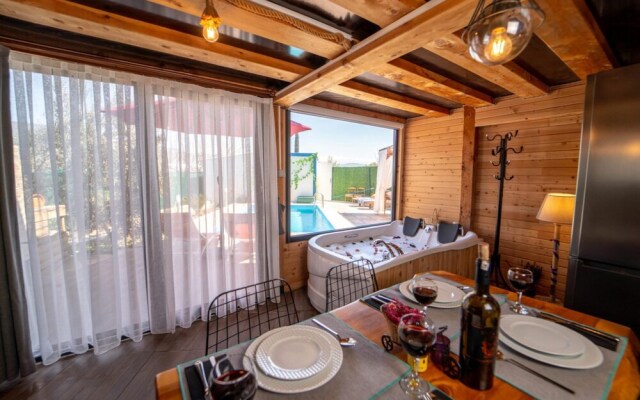 Luxurious Bungalow w Pool and Jacuzzi in Fethiye